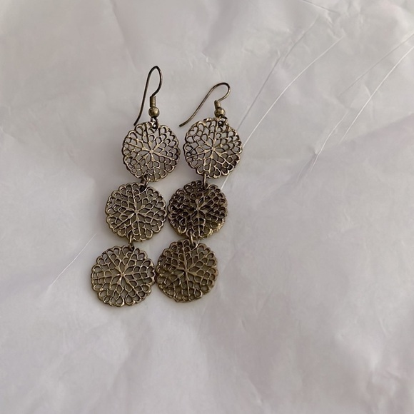 Beautiful Gold Triple Disc Dangle Earrings 🤩🛍️💕 - Picture 2 of 5